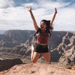 Meet your Posher, Hillary